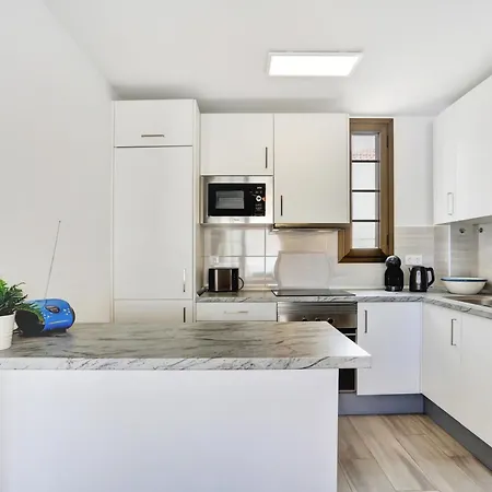 דירה Golden Sand, Heated Pool, Air Con, Bbq