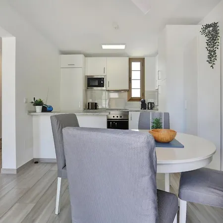 Golden Sand, Heated Pool, Air Con, Bbq Lejlighed